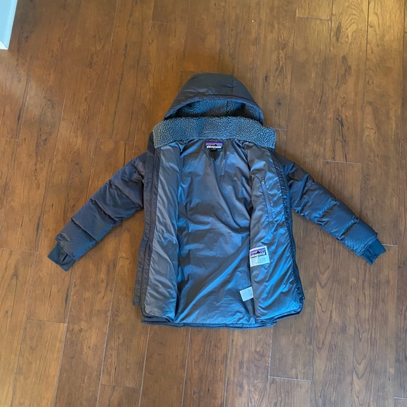 Patagonia | Girls Down Parka (S) - Picture 2 of 9